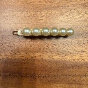 The "It-Girl" Hair Clip You Need Right Now.